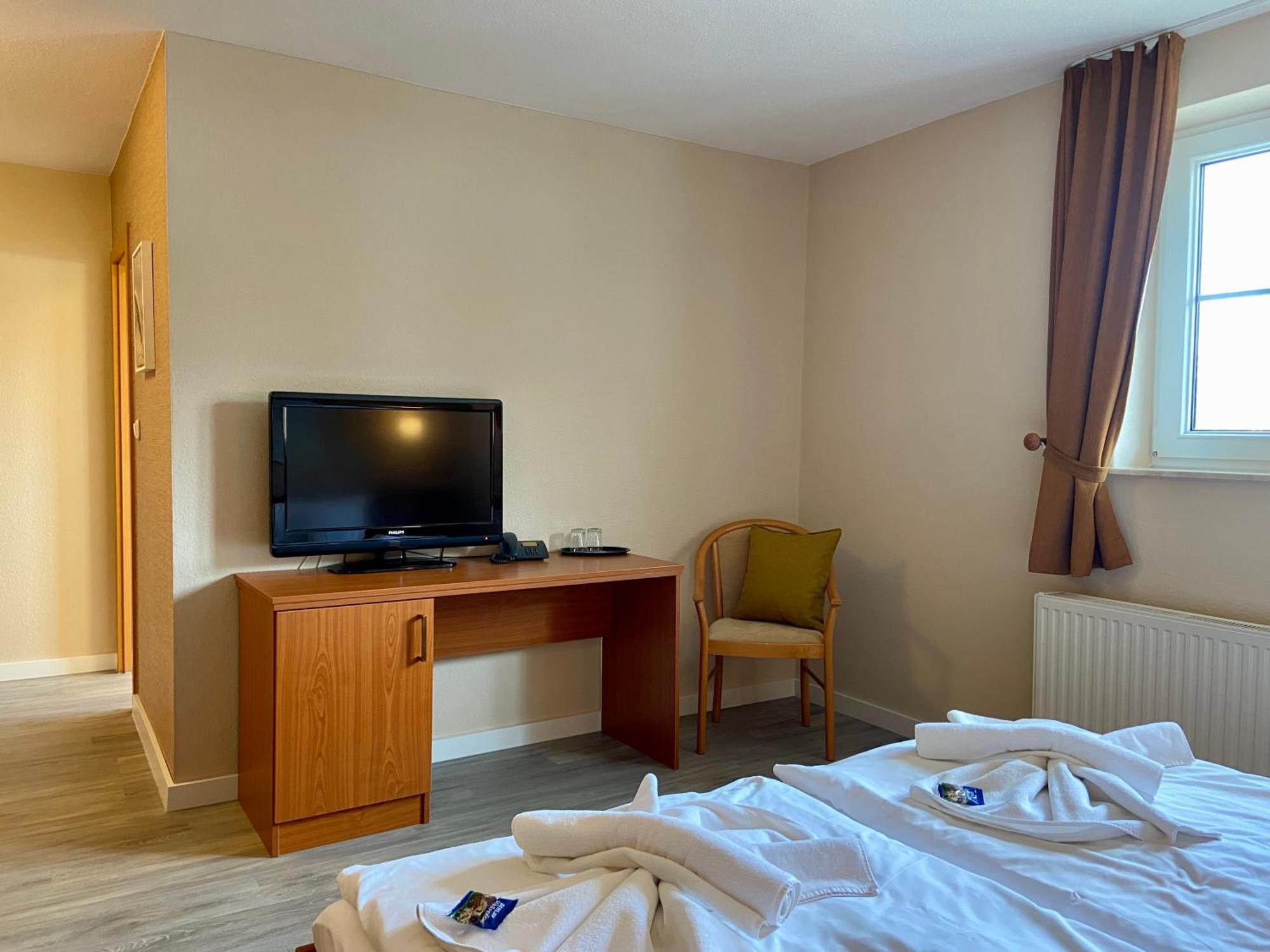 Friesenhof Hotel-Restaurant-Reitanlage Trassenheide Chambre photo