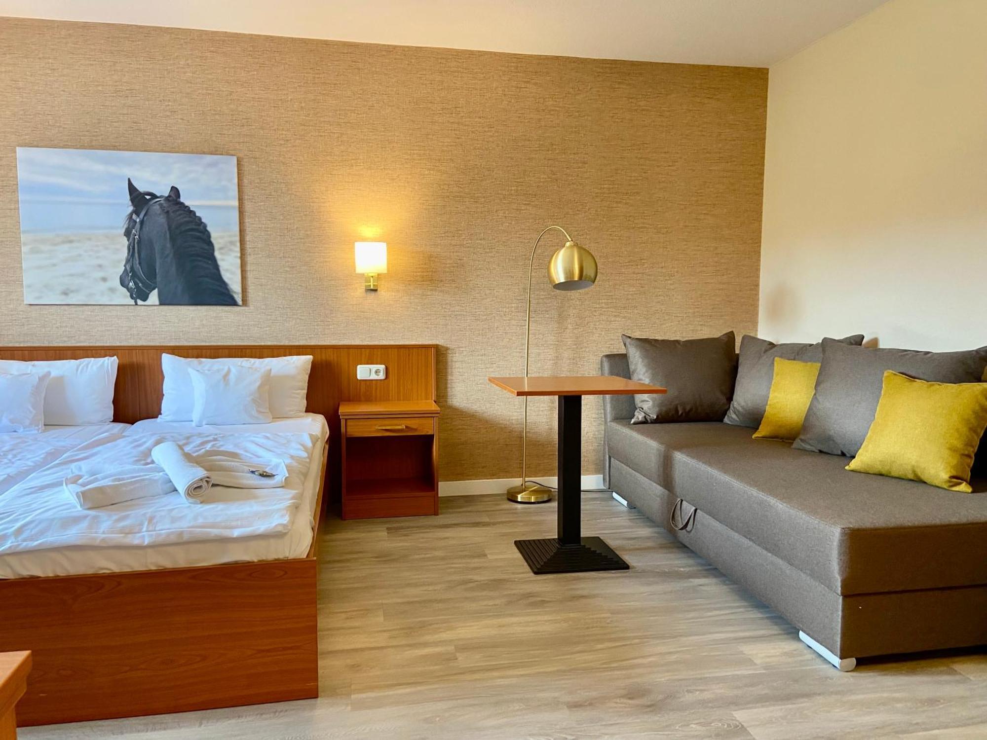 Friesenhof Hotel-Restaurant-Reitanlage Trassenheide Chambre photo